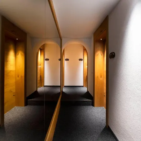 Sandhof Hotel 4*