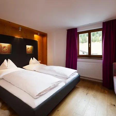 Sandhof Hotel 4*