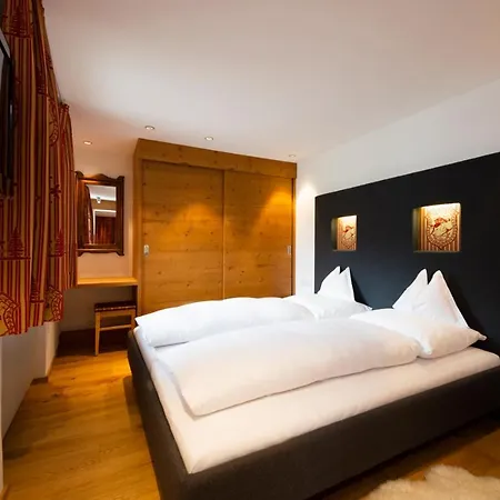 Sandhof Hotel 4*